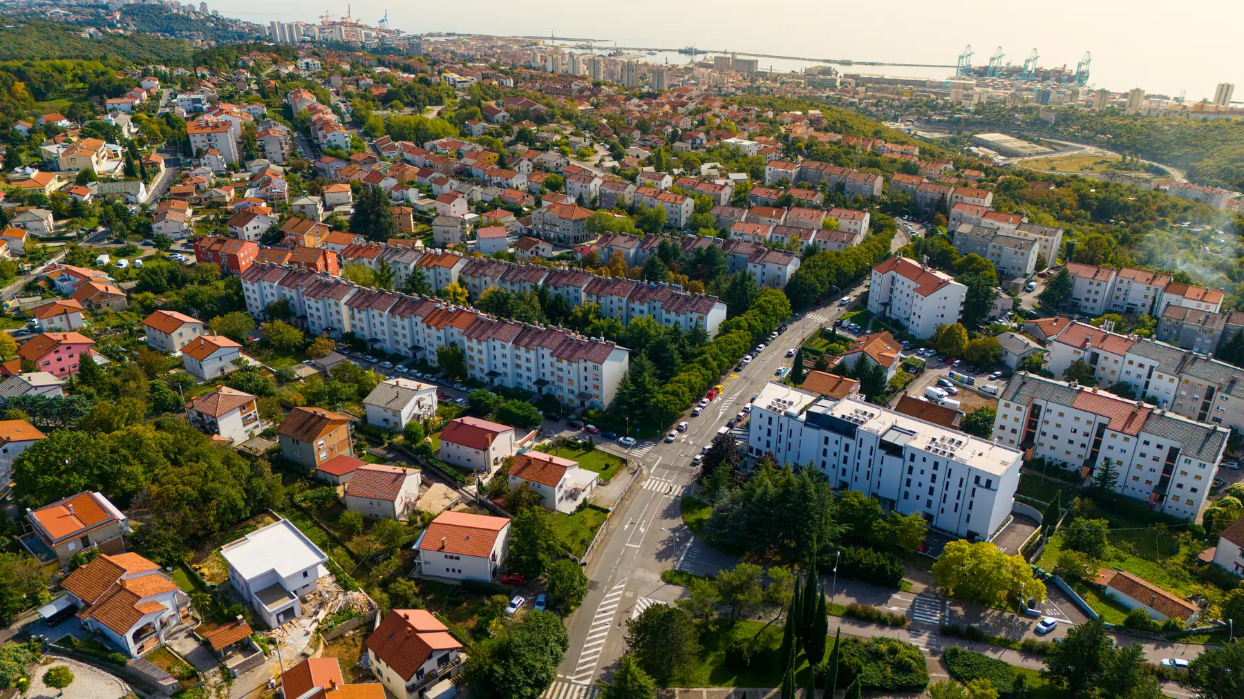 Drenova iz zraka, s pogledom na riječku luku.